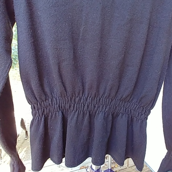 i.e. sweater - Picture 5 of 8